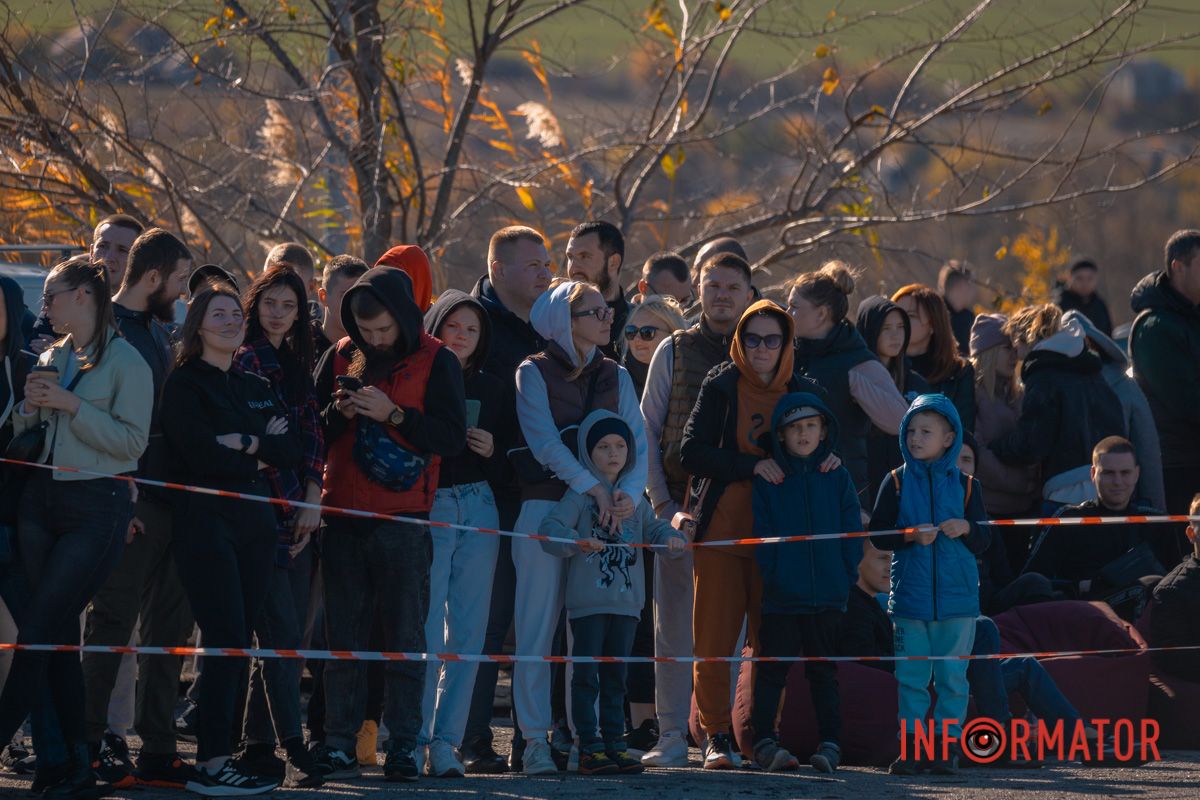 В перерывах проходили благотворительные аукционы