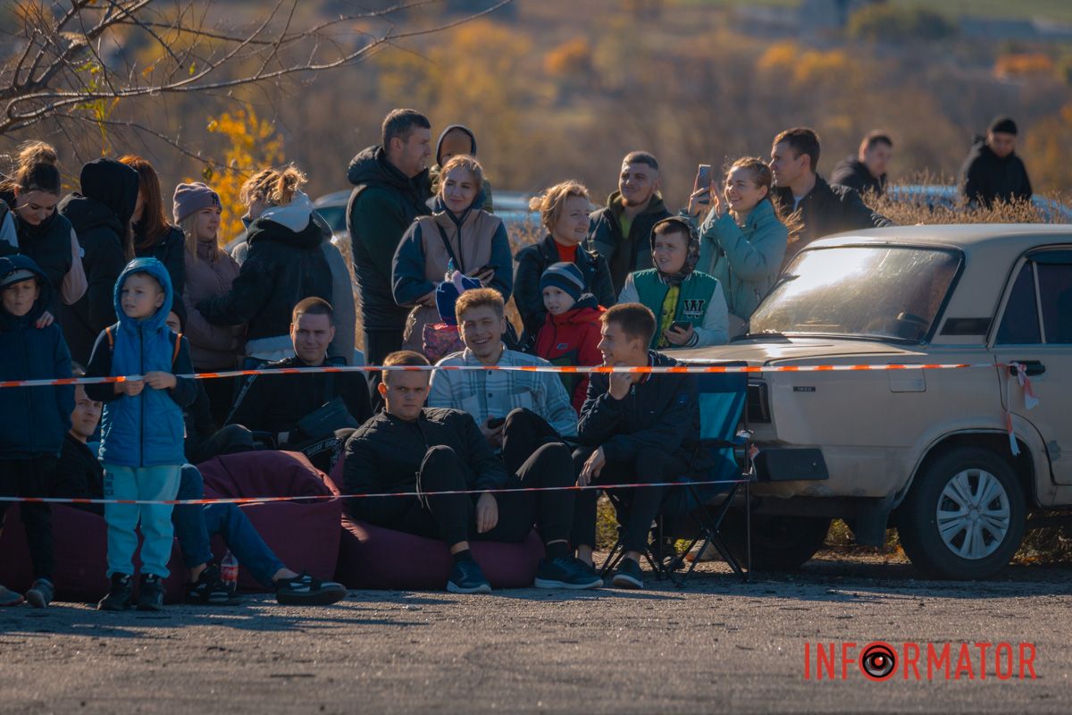 Разыгрывали тубусы от гранатометов и снарядов, ящики из-под патронов, а также вражеские «трофеи»
