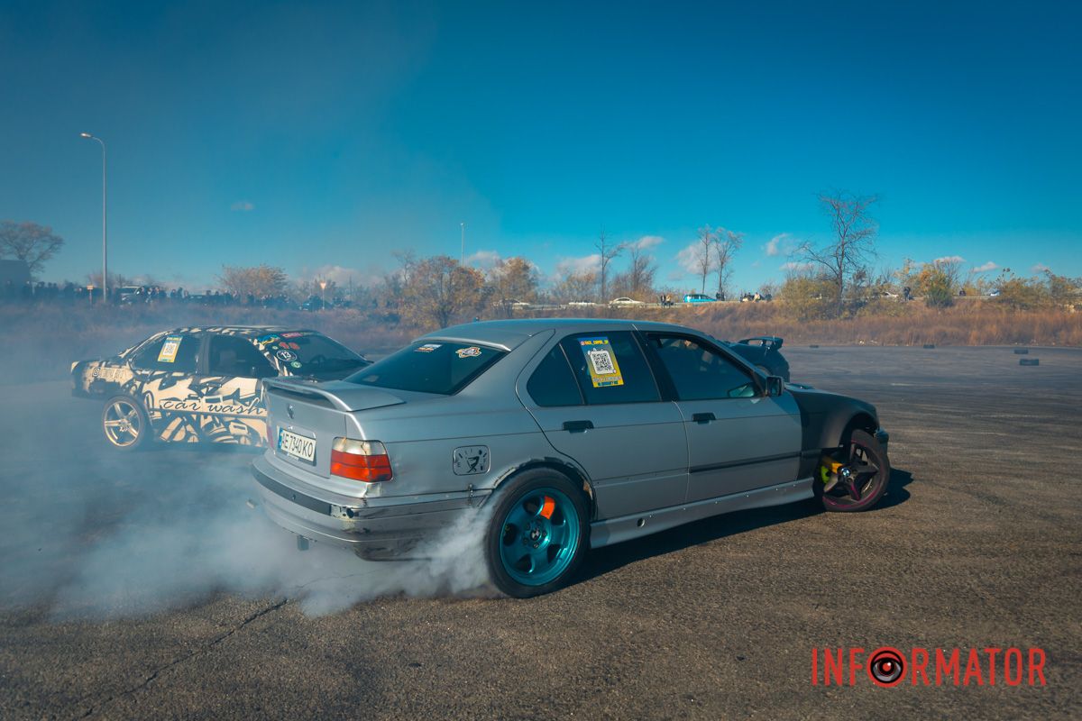 Дрифт – это техника прохождения поворотов и вид автоспорта