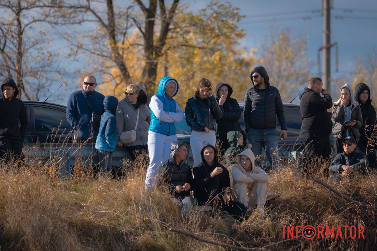 Собралось несколько сот зрителей