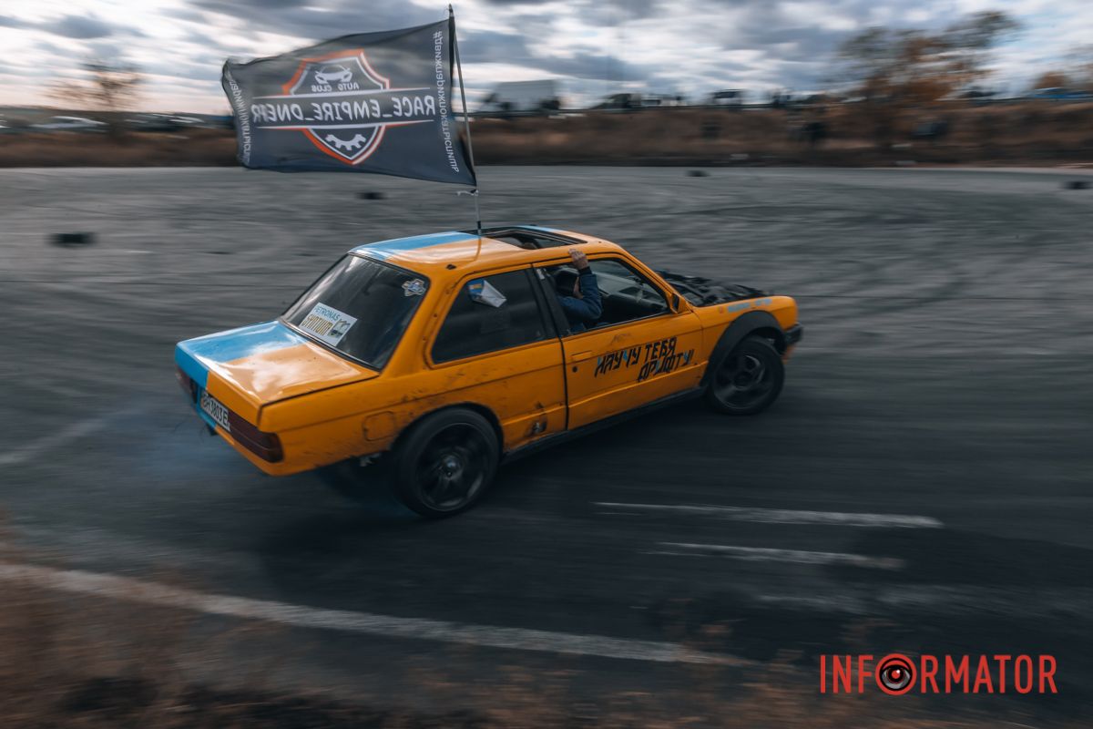 В желто-синих цветах