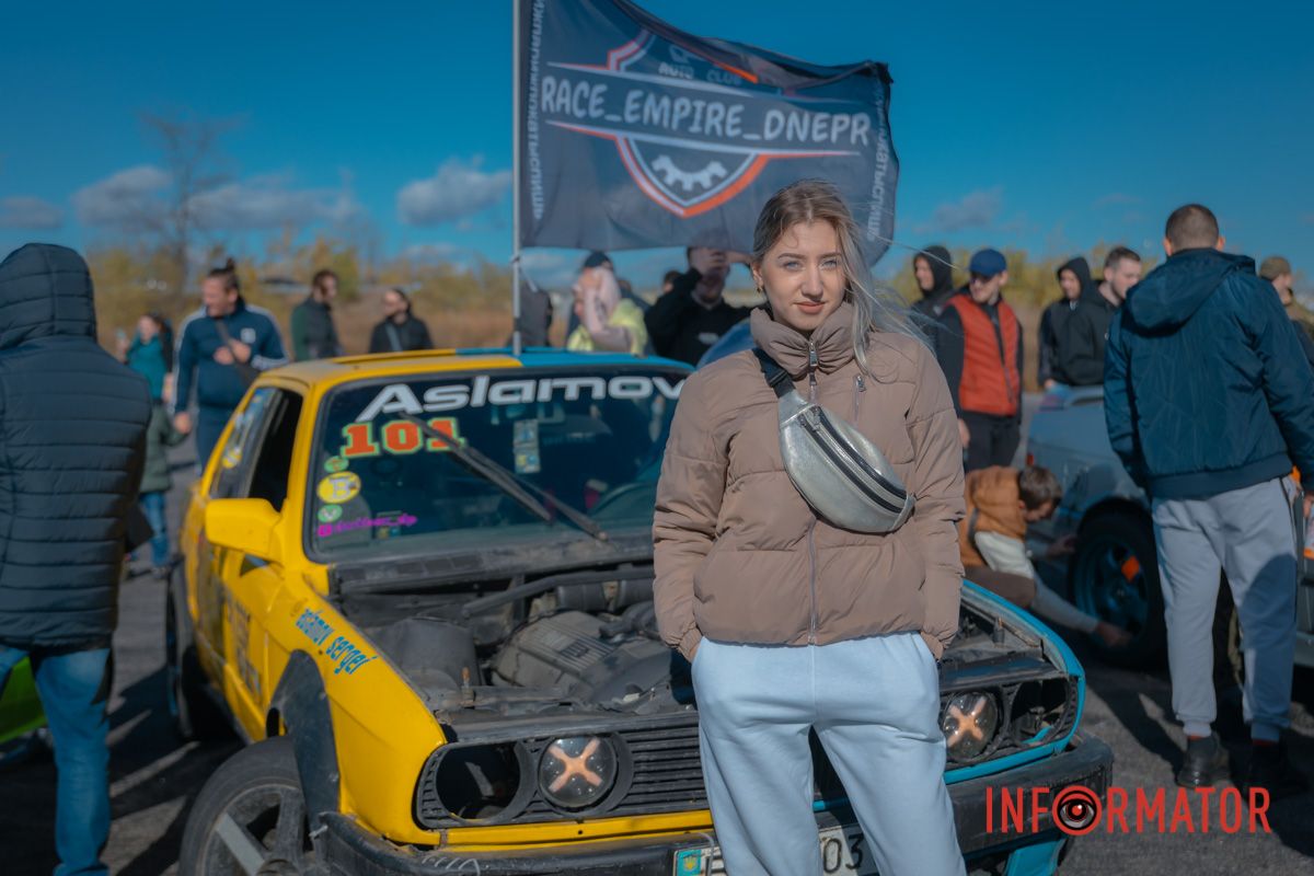 После парада пилотов можно было сфотографироваться с авто