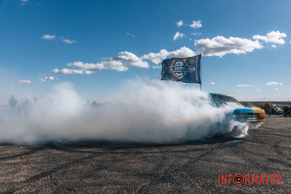 "Скрылся" в облаке дыма