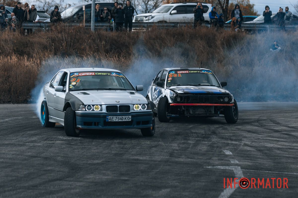 В воздухе стоял запах сожженной резины