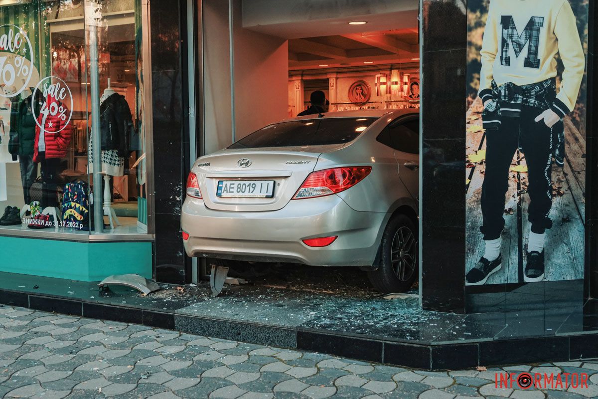 В воскресенье, 29 октября, на проспекте Александра Поля произошла авария В воскресенье, 29 октября, на проспекте Александра Поля произошла авария