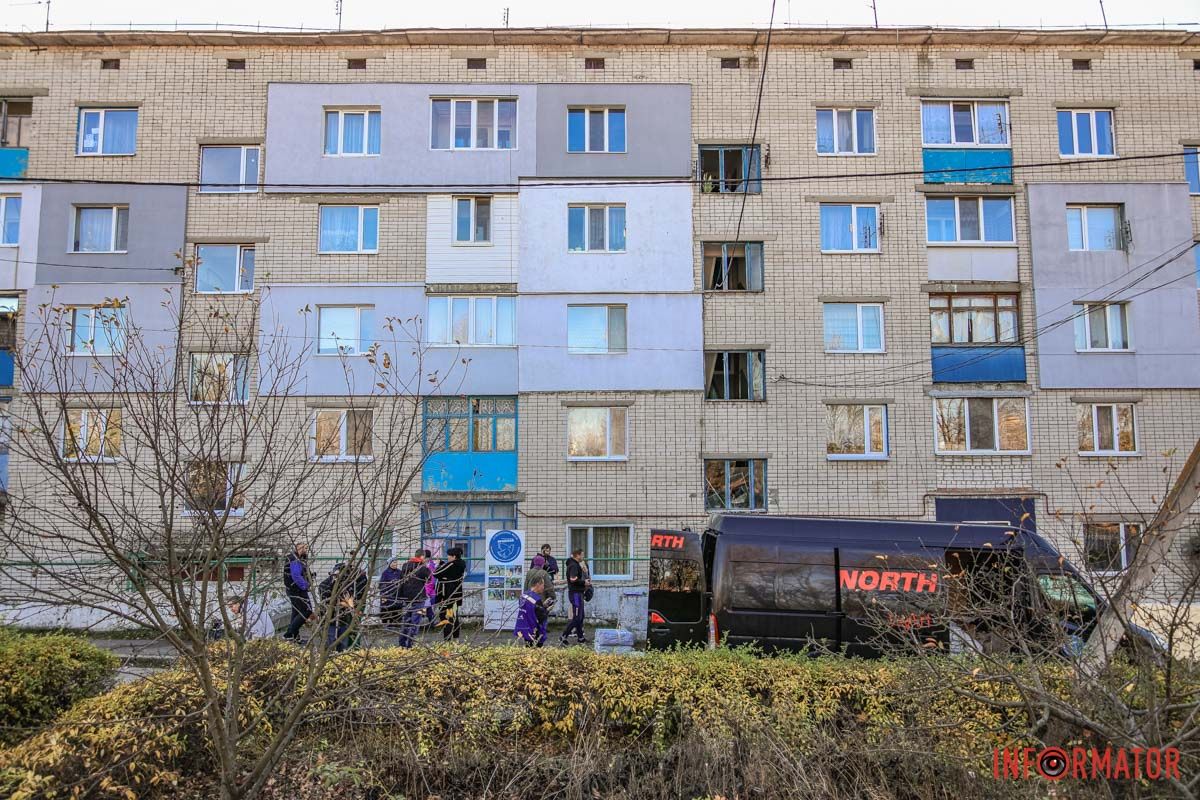 Людям помогают Людям помогают