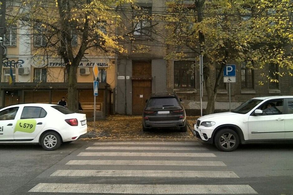 Також евакуйовано понад 100 машин Також евакуйовано понад 100 машин