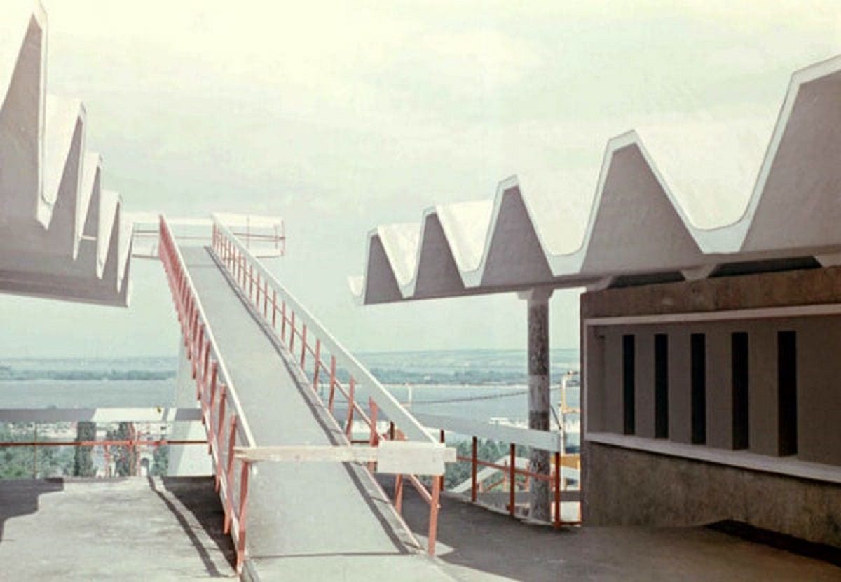 Оглядовий майданчик канатної дороги. Архів Едуарда Чубарова. Фото: gorod.dp.ua Оглядовий майданчик канатної дороги. Архів Едуарда Чубарова. Фото: gorod.dp.ua