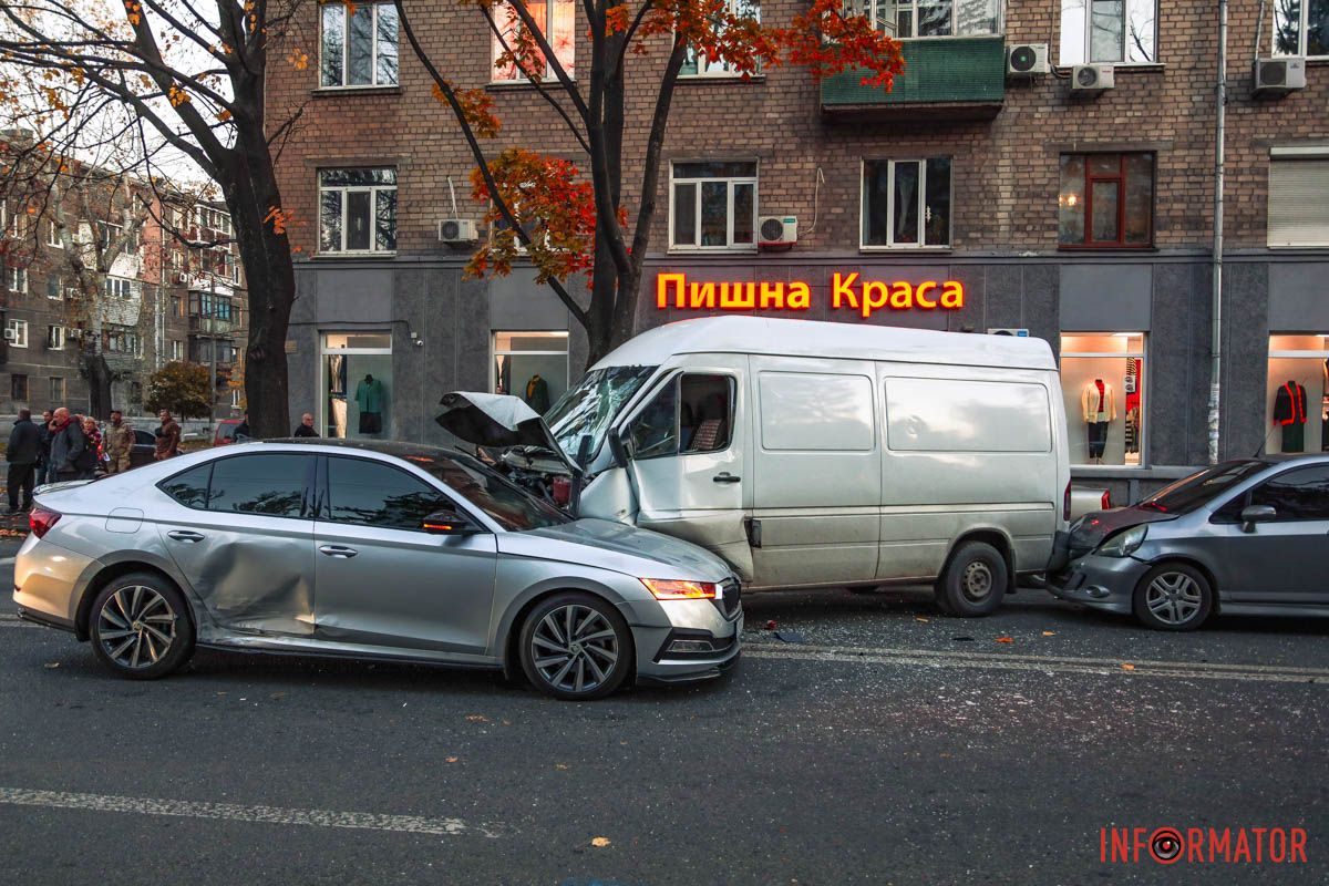 У четвер, 2 листопада, на перехресті вулиць Володимира Великого та Юліуша Словацького сталася аварія з 6 машинами У четвер, 2 листопада, на перехресті вулиць Володимира Великого та Юліуша Словацького сталася аварія з 6 машинами