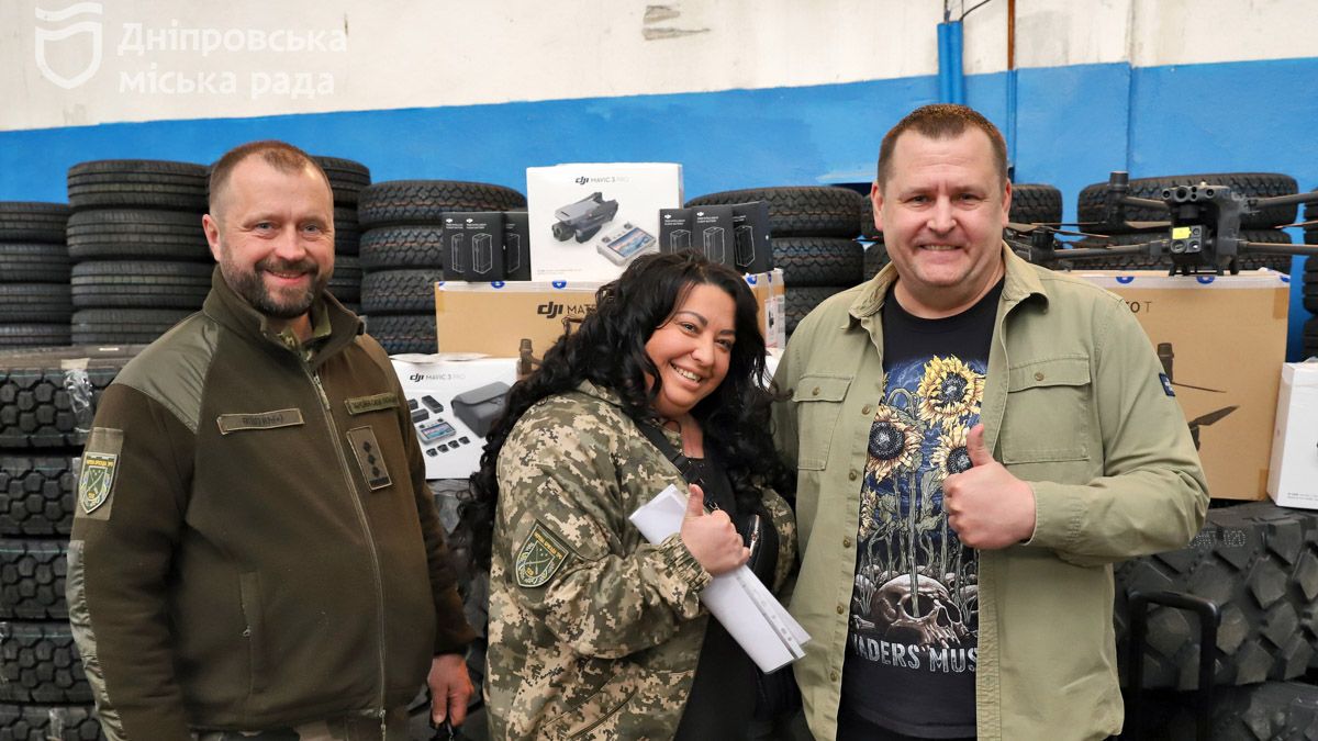Дрони та сотні шин для автівок: Дніпро доправив на фронт чергову партію устаткування на ще майже 7 млн грн