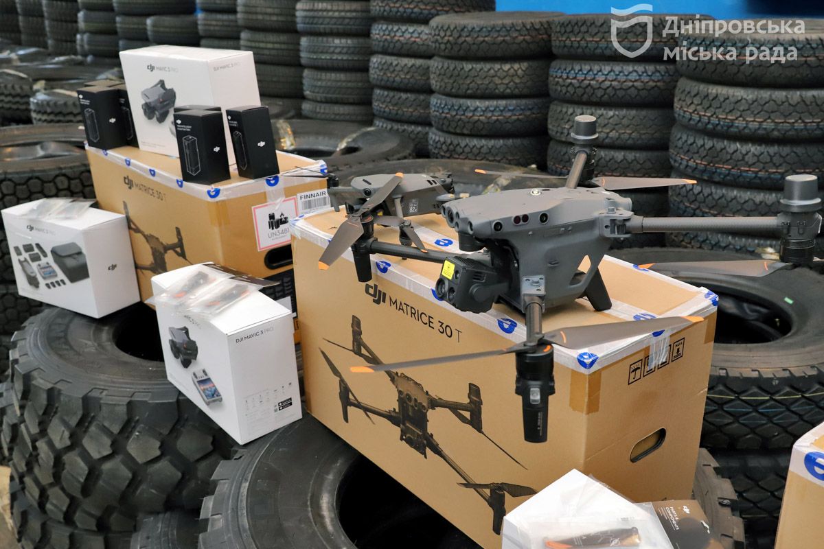 Десяток комплектів дронів різного типу, зокрема й з тепловізорами Десяток комплектів дронів різного типу, зокрема й з тепловізорами