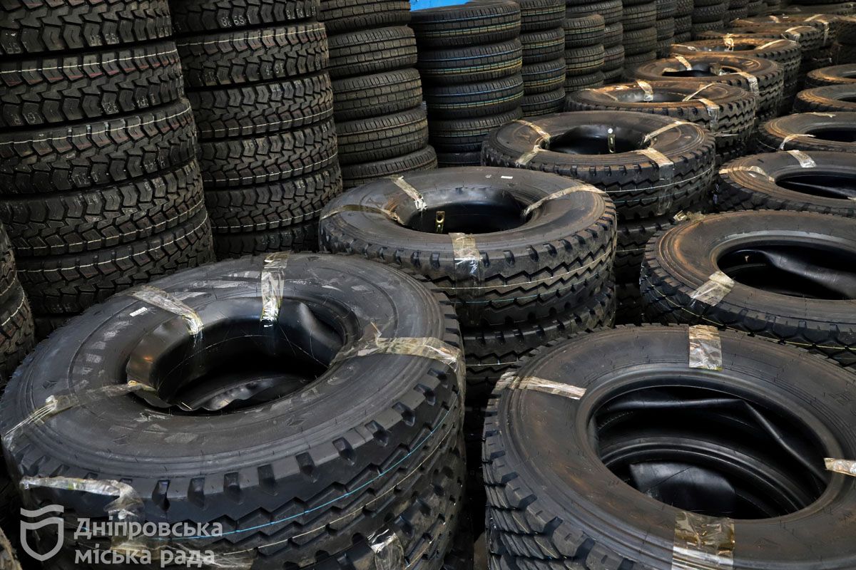 Військові отримали комплекти гуми для вантажівок і пікапів Військові отримали комплекти гуми для вантажівок і пікапів