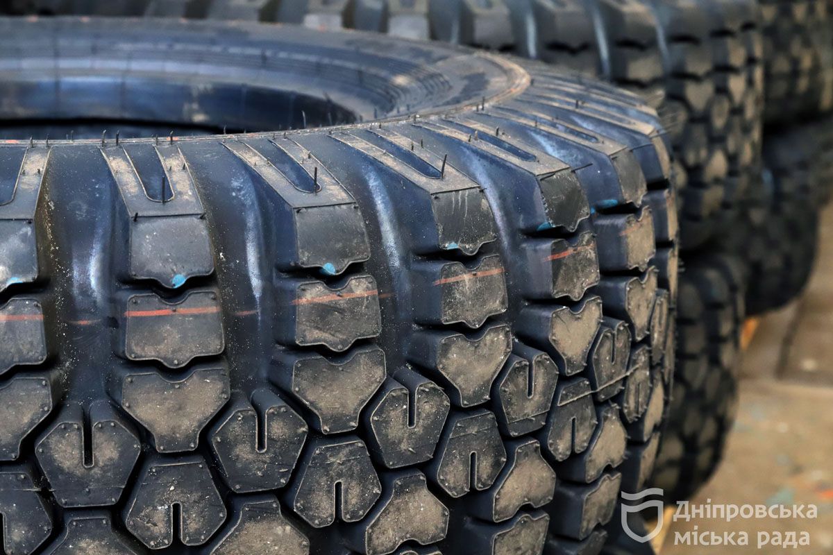 Це близько 700 шин, якими можна буде «перевзути» понад сотню автівок Це близько 700 шин, якими можна буде «перевзути» понад сотню автівок
