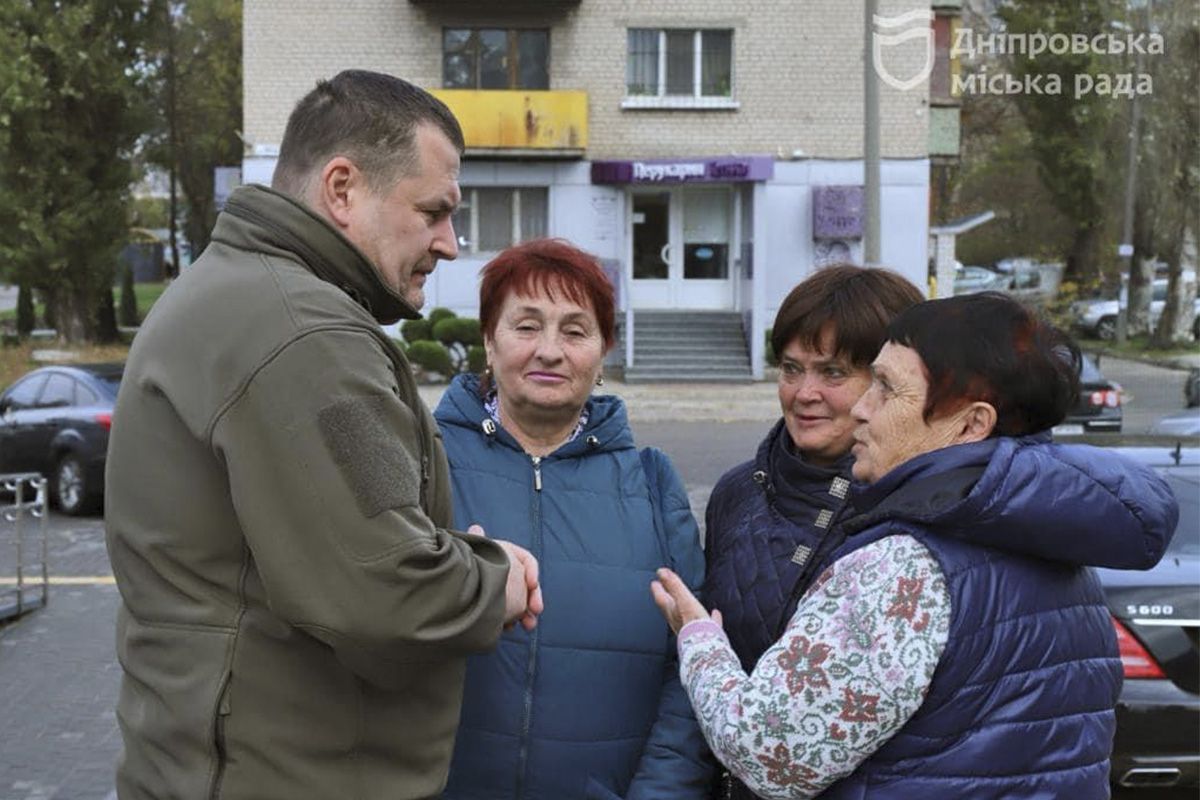 Предоставляет более 300 различных сервисов горожанам