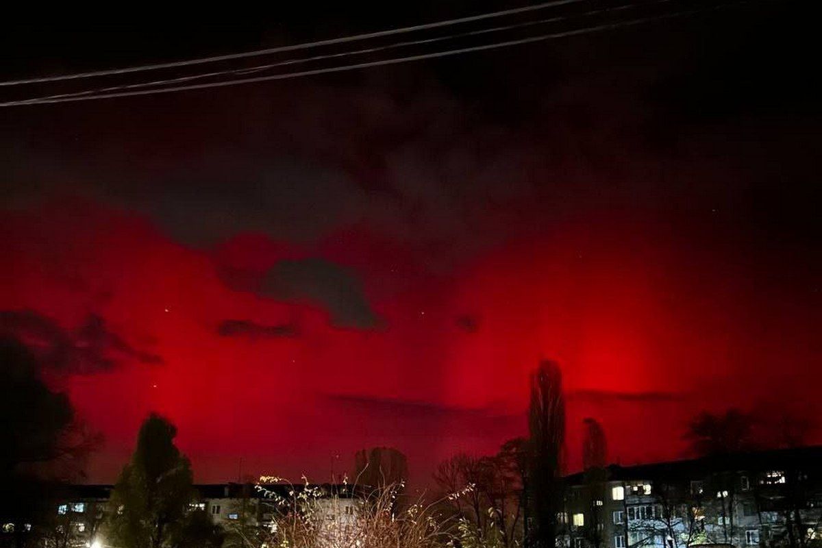 Причина возникновения сияния – мощная магнитная буря