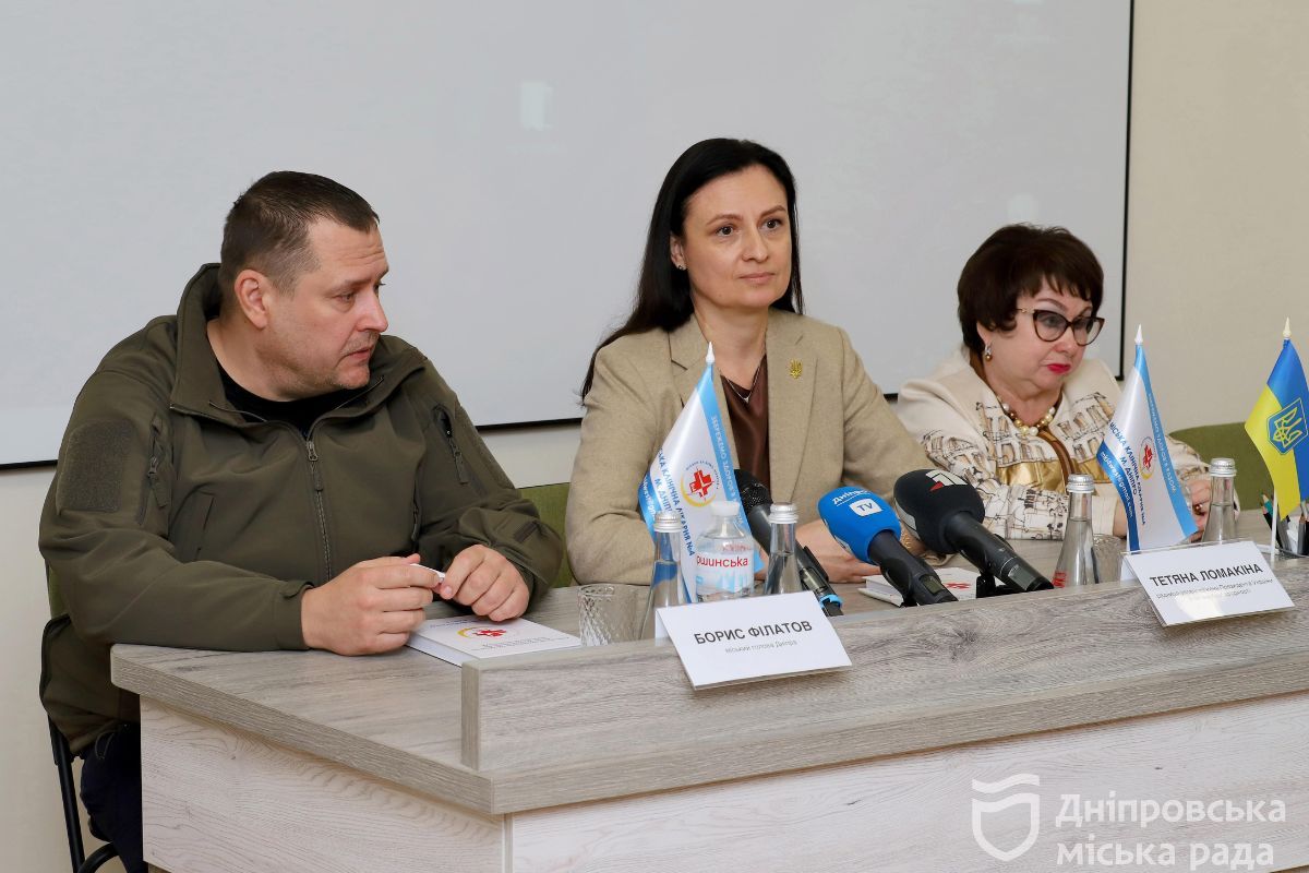 Це лікарі фізичної та реабілітаційної медицини, фізичні та ерготерапевти Це лікарі фізичної та реабілітаційної медицини, фізичні та ерготерапевти