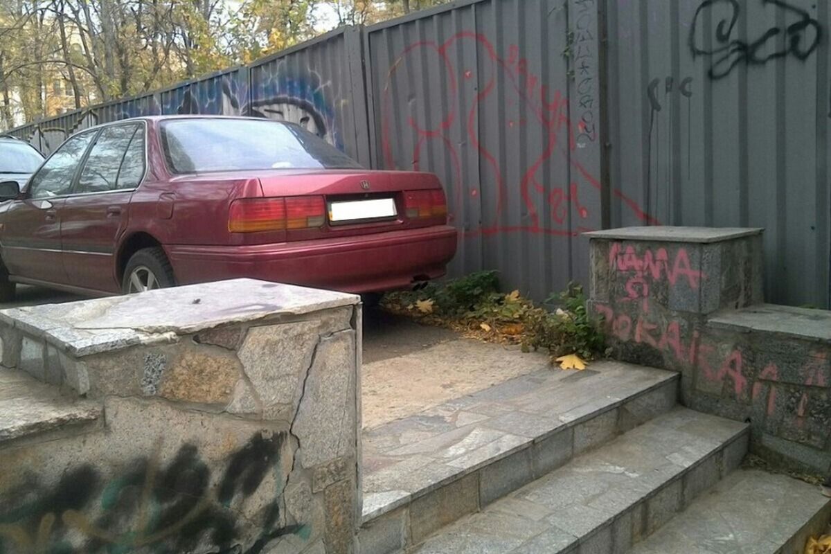 Также эвакуировали более 100 автомобилей Также эвакуировали более 100 автомобилей