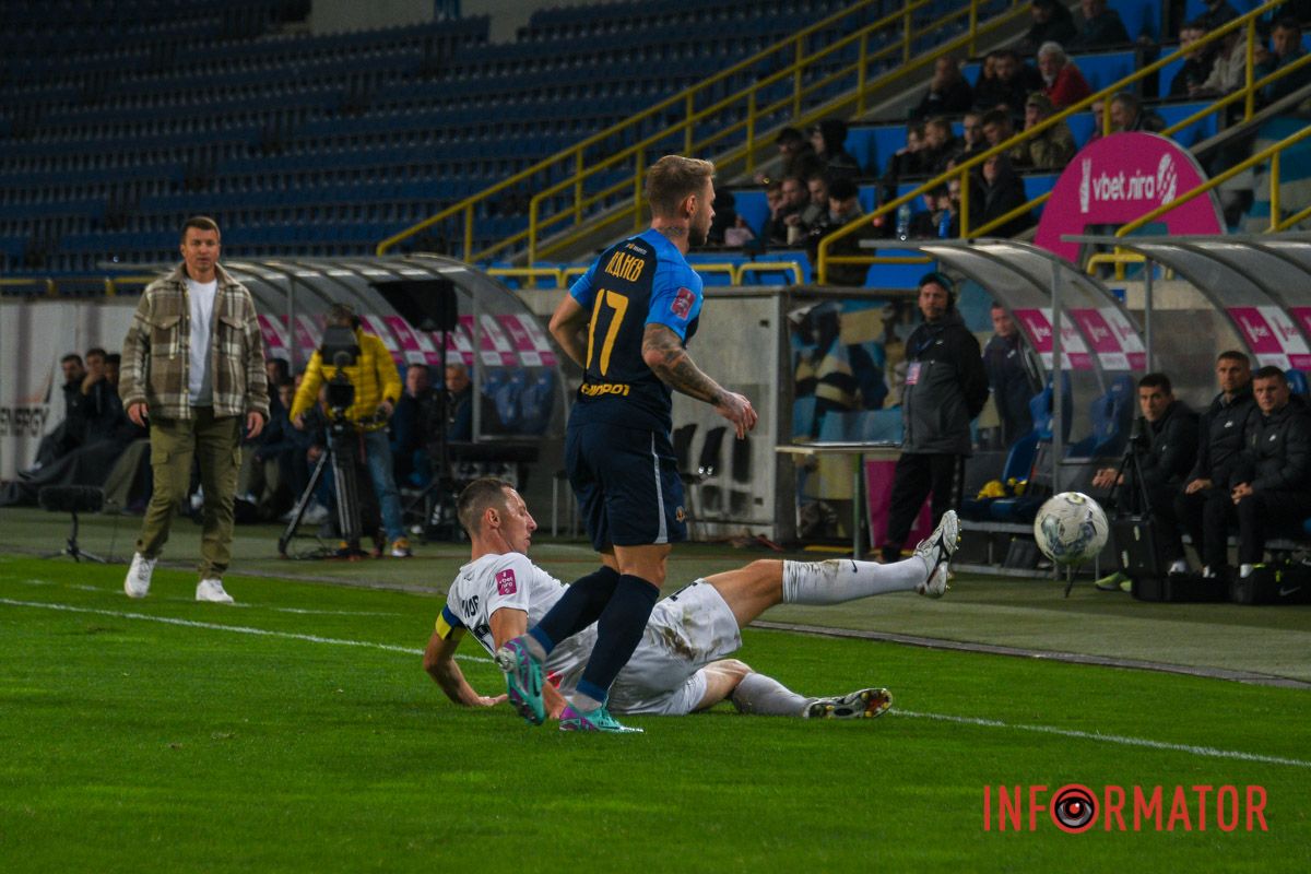 Матч тричі зупиняли через повітряні тривоги