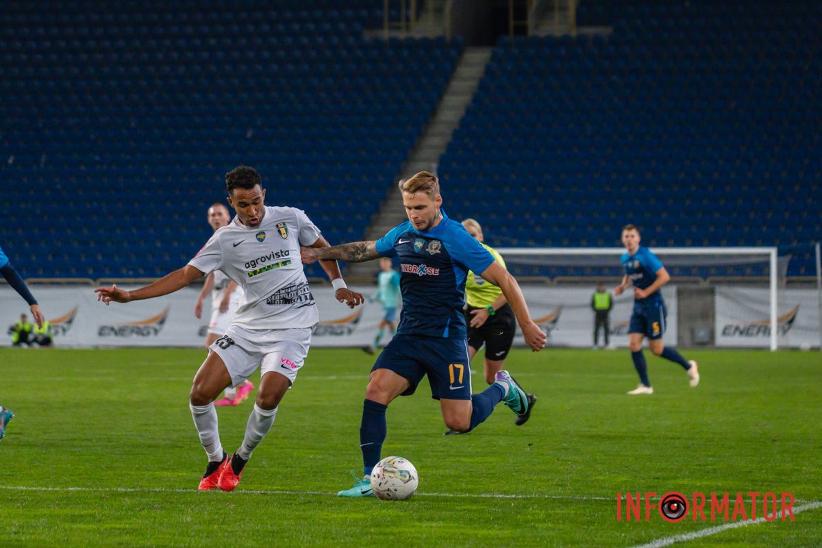 Лєднєв постійно загрожував воротам супротивника, проте не забив