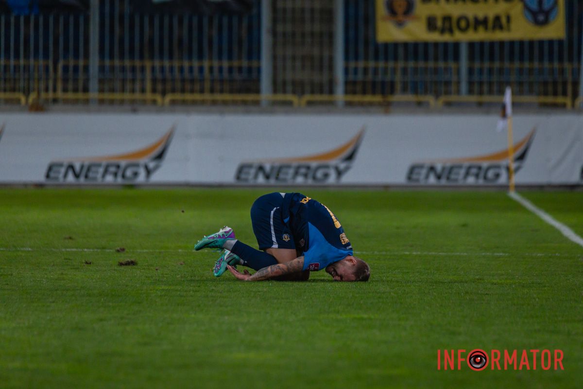 Лєднєв після фолу суперника