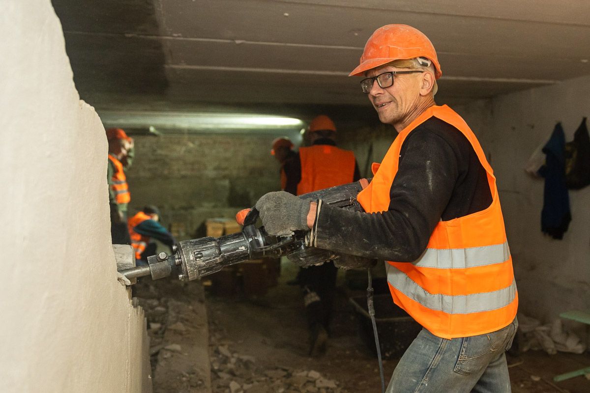 Підвальне приміщення заглиблювали, вивозили зайвий ґрунт Підвальне приміщення заглиблювали, вивозили зайвий ґрунт