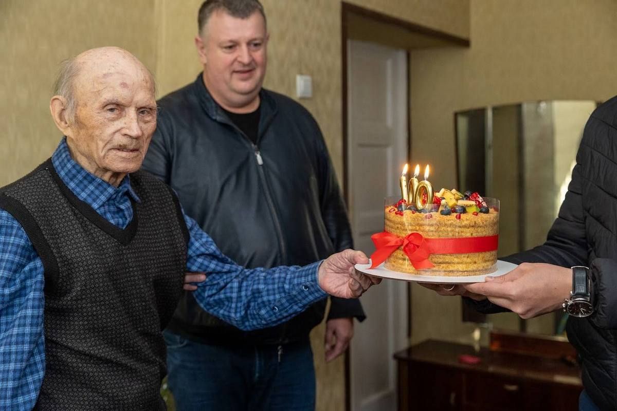 7 ноября свой 100-летний юбилей отметил житель Днепра Михаил Щербаков