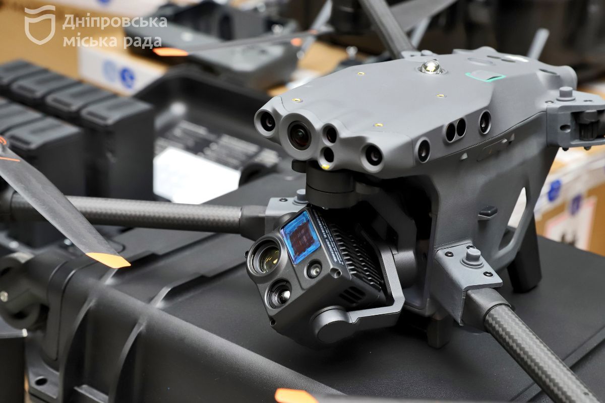 З тепловізорами, а також FPV.