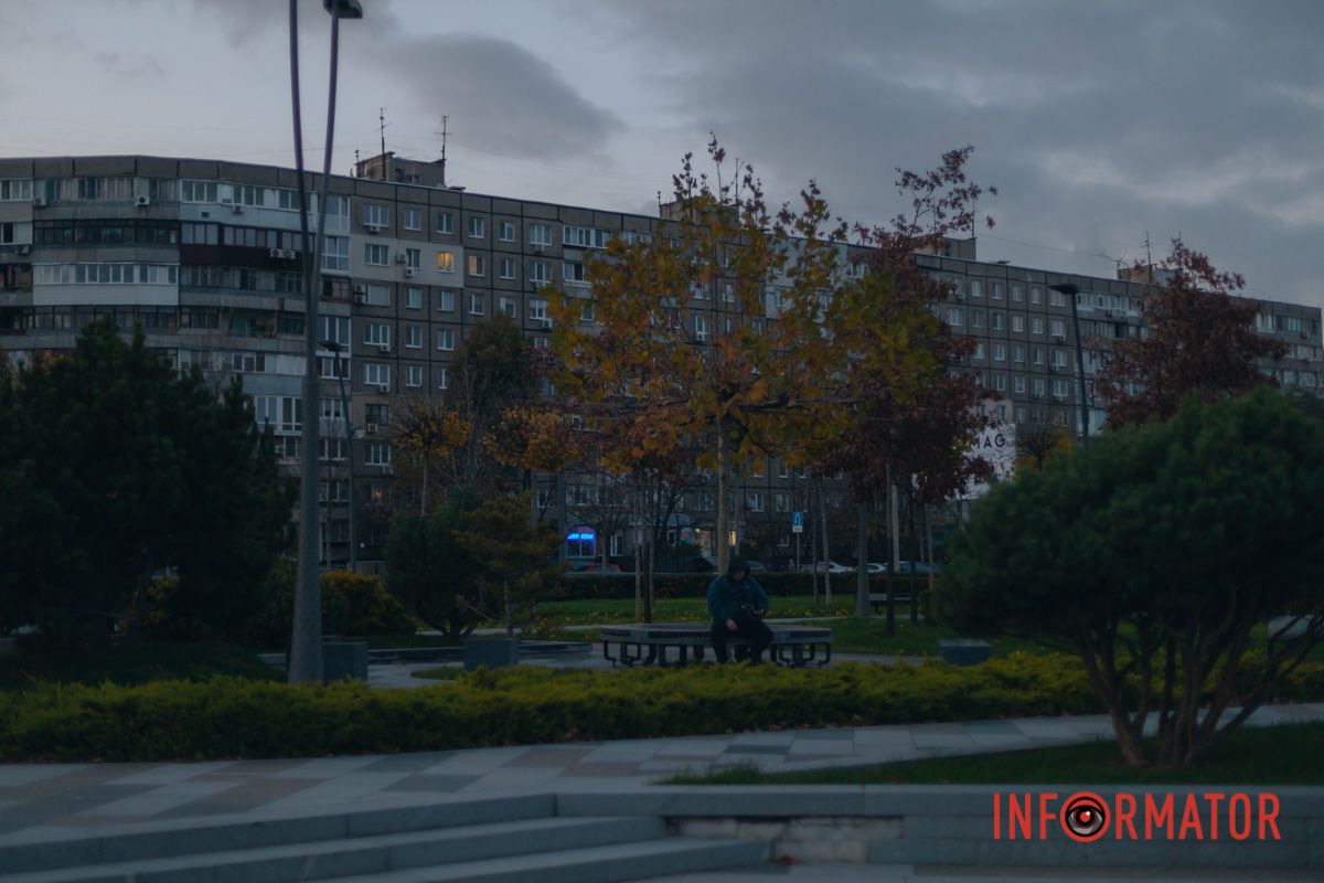 Одиноко горит свет