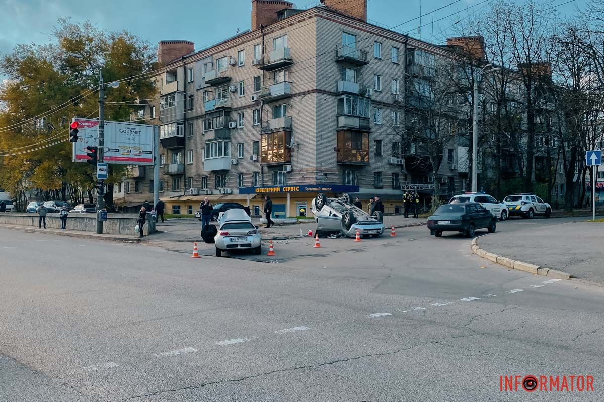 На асфальте находятся обломки На асфальте находятся обломки