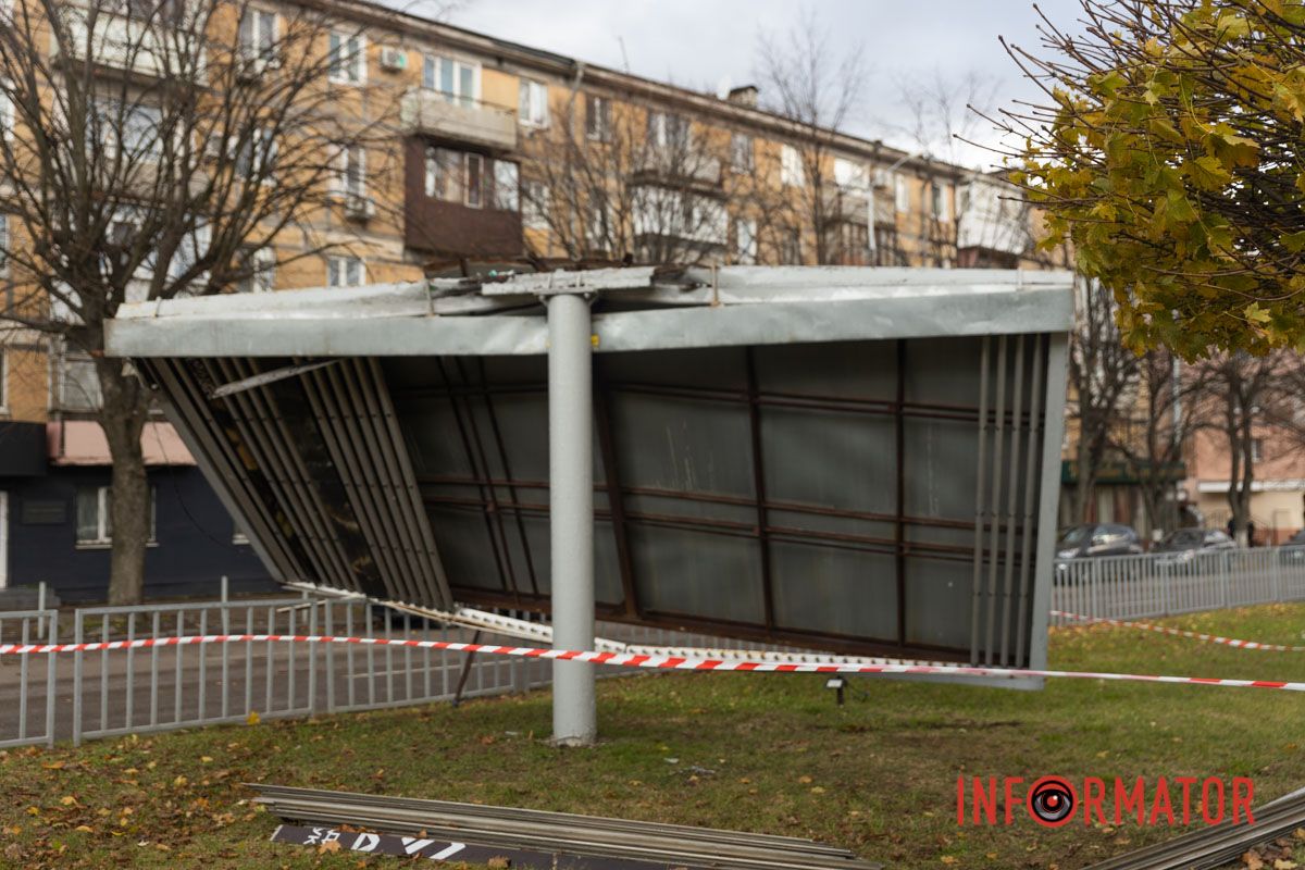 У Дніпрі не стихає шквальний вітер