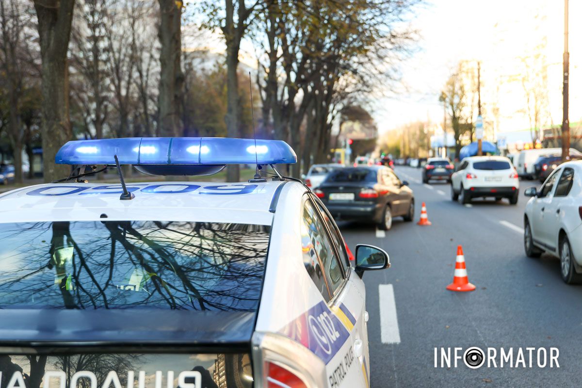 Она переходила дорогу в неположенном месте