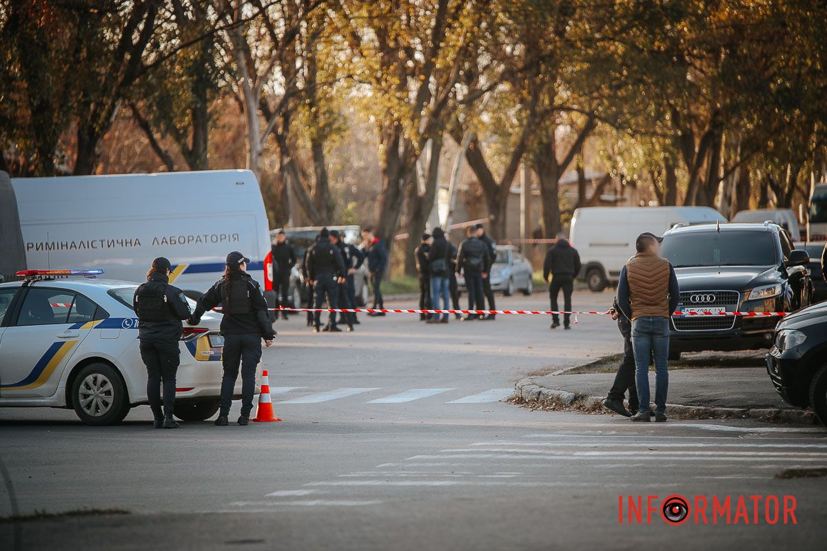 Місце події огородили сигнальною стрічкою Місце події огородили сигнальною стрічкою