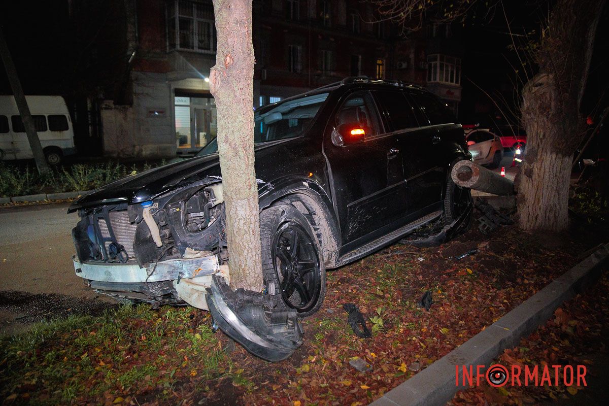 На дороге много обломков На дороге много обломков