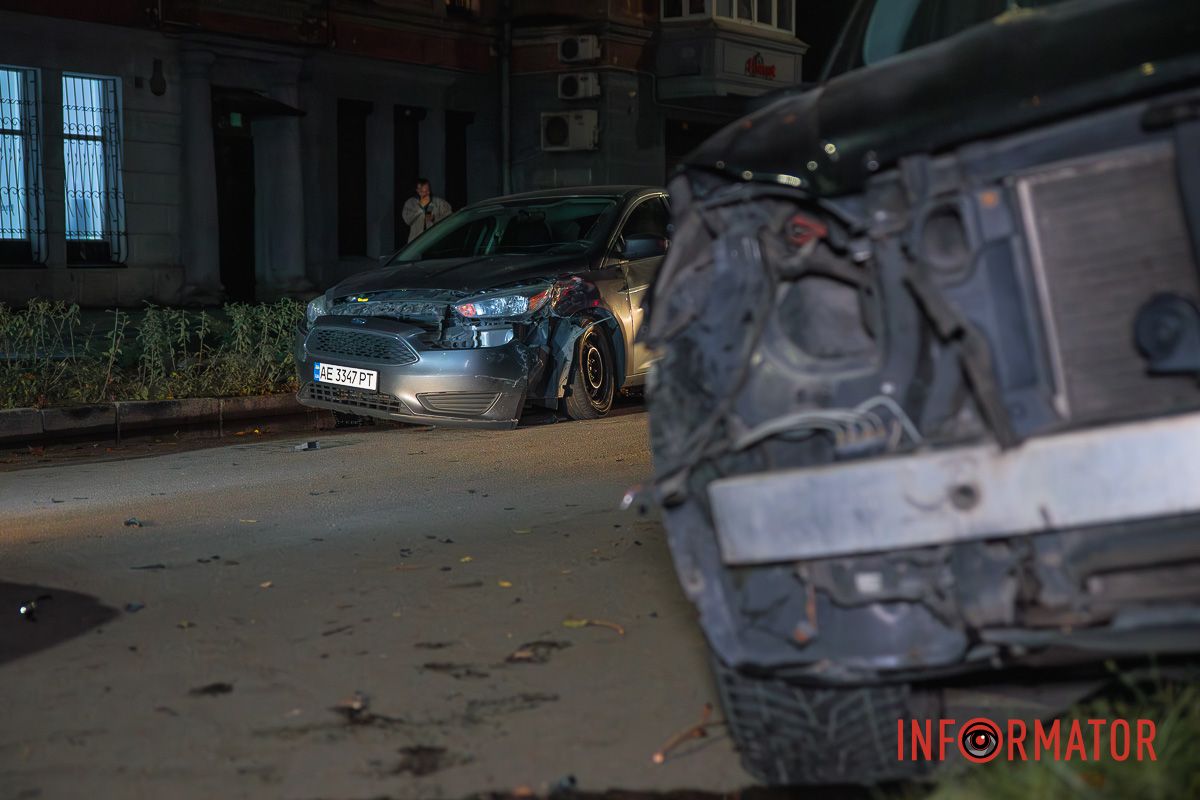 Оба автомобиля двигались по Магомаеву со стороны улицы Дмитрия Донцова Оба автомобиля двигались по Магомаеву со стороны улицы Дмитрия Донцова