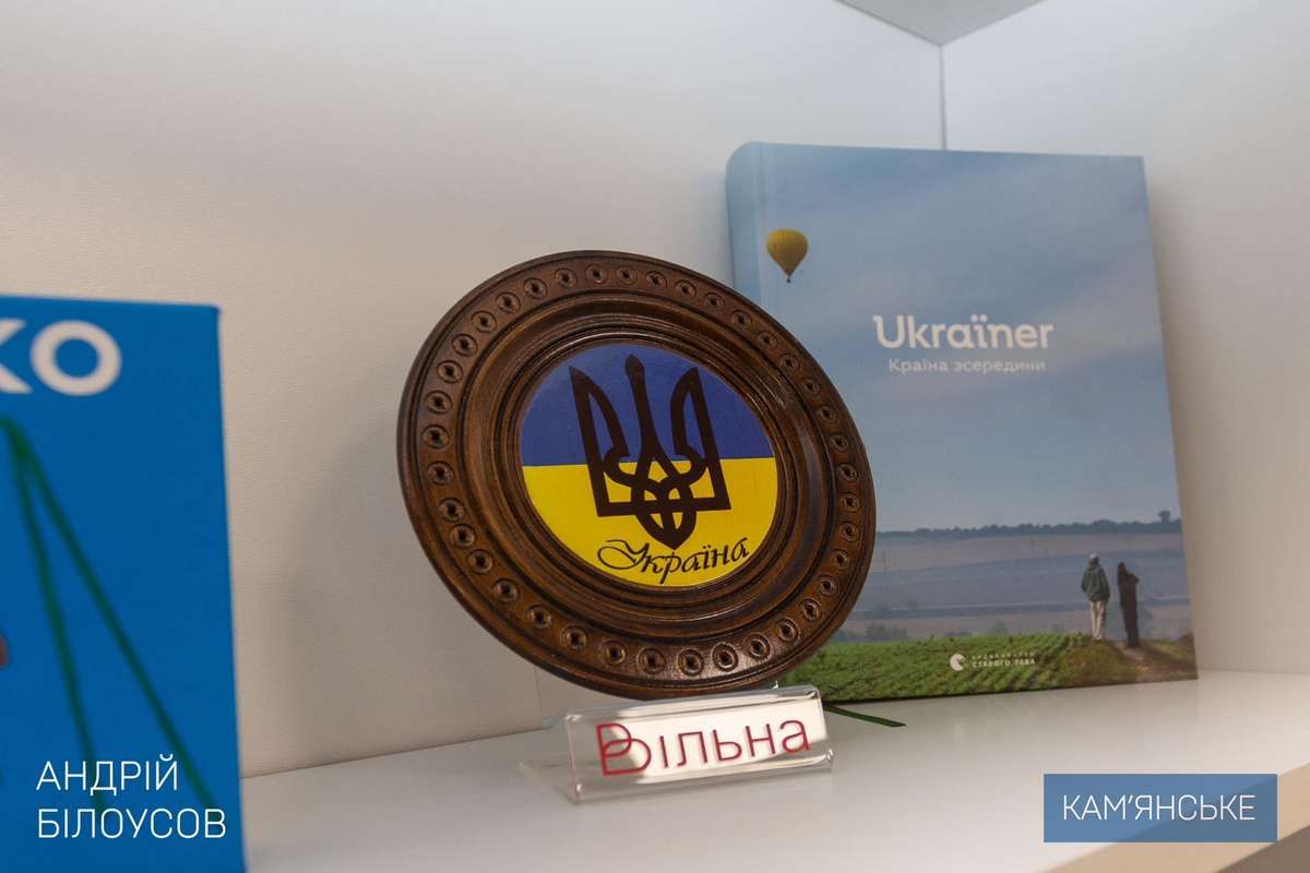 Тут є все необхідне для навчання: комп`ютери, навушники, роутери