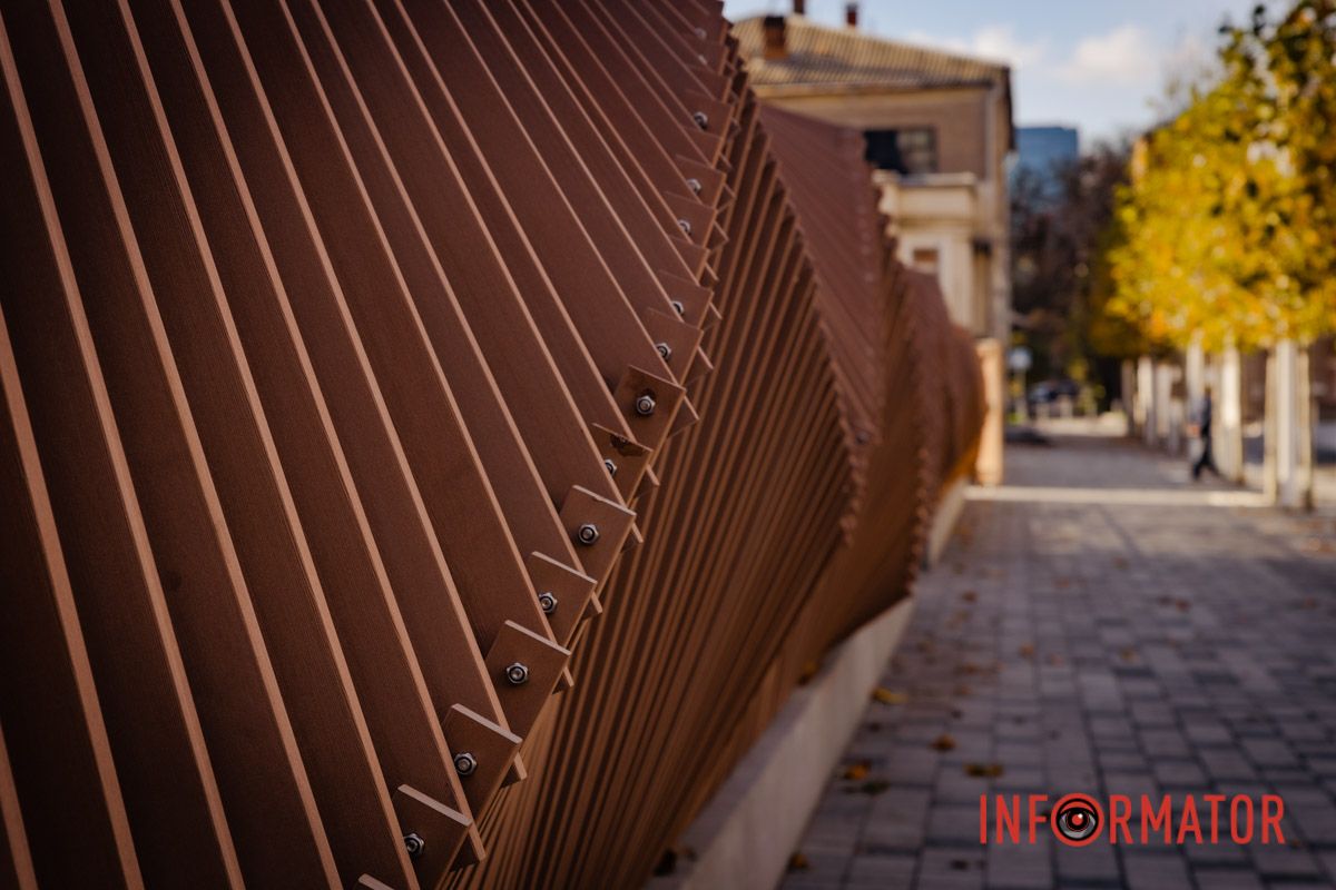 Часть площади стала пешеходной – а именно вдоль лицея №100