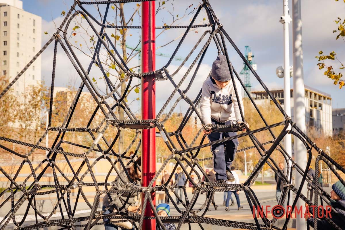 Площадка с гамаками, горками и сетками