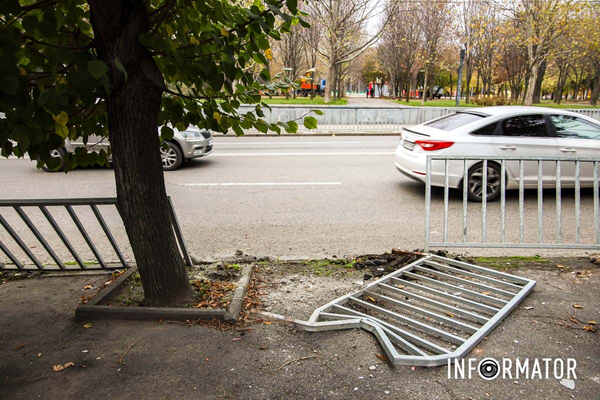 Залишилися лише щонайменше три пошкоджені секції огорожі Залишилися лише щонайменше три пошкоджені секції огорожі