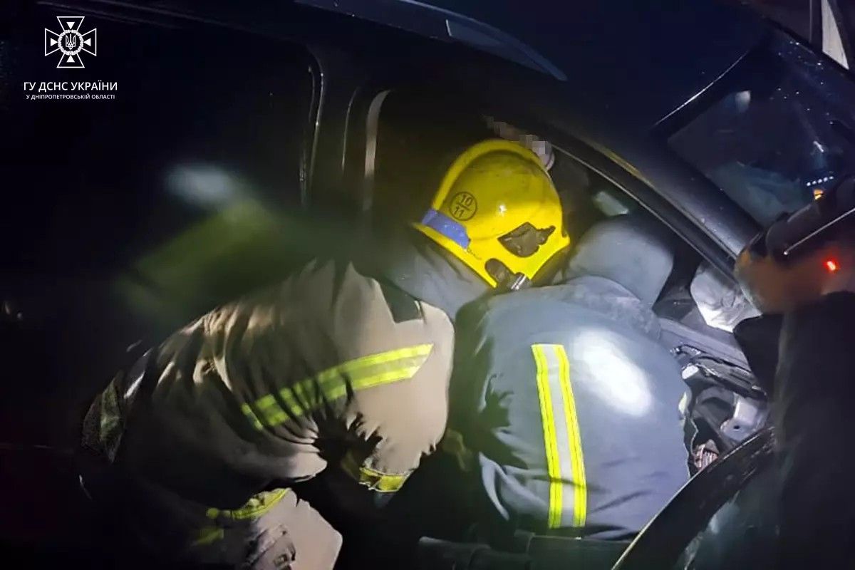 Постраждалих двоє - чоловік і жінка з авто