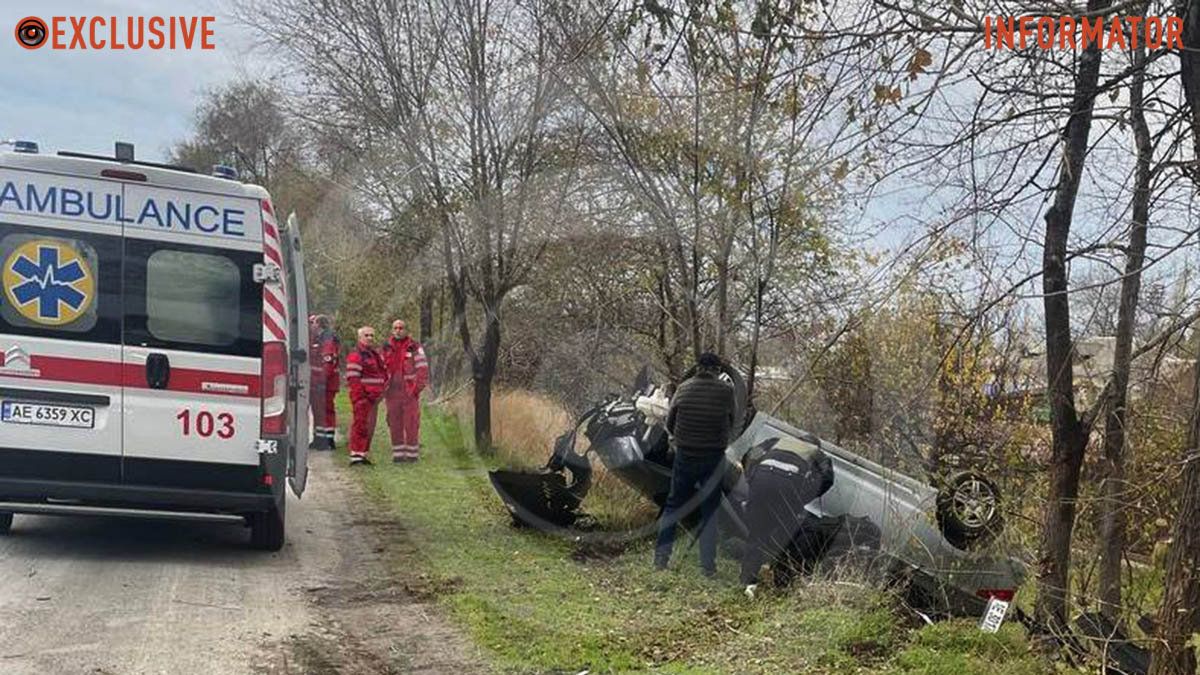 В Днепре на Теробороны Hyundai после столкновения с JAC влетел в кювет и перевернулся: двое пострадавших