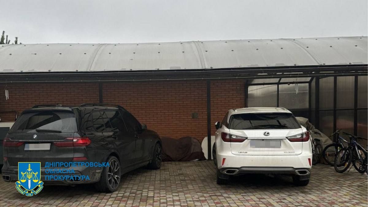 Під час них вилучили елітні авто Під час них вилучили елітні авто