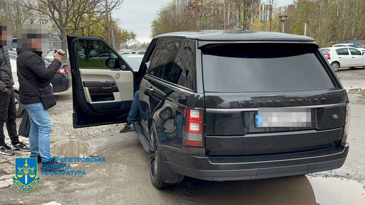 Правоохоронці затримали зловмисників та провели 30 обшуків за місцями їх проживання Правоохоронці затримали зловмисників та провели 30 обшуків за місцями їх проживання