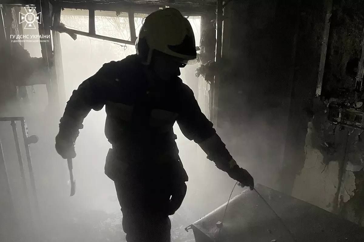 Вогонь знищив домашні речі та пошкодив балкон квартири зверху