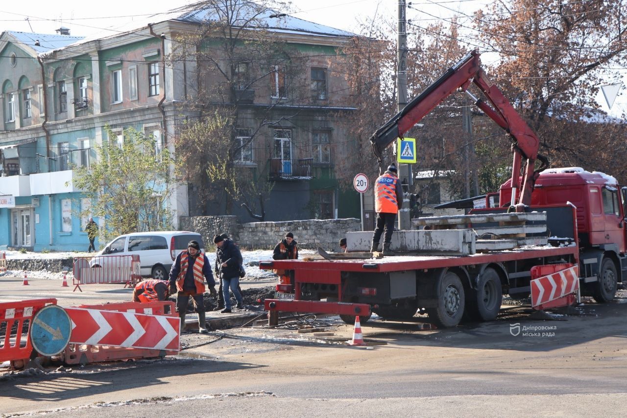 Перекресток улиц Павлова и Белелюбского Перекресток улиц Павлова и Белелюбского