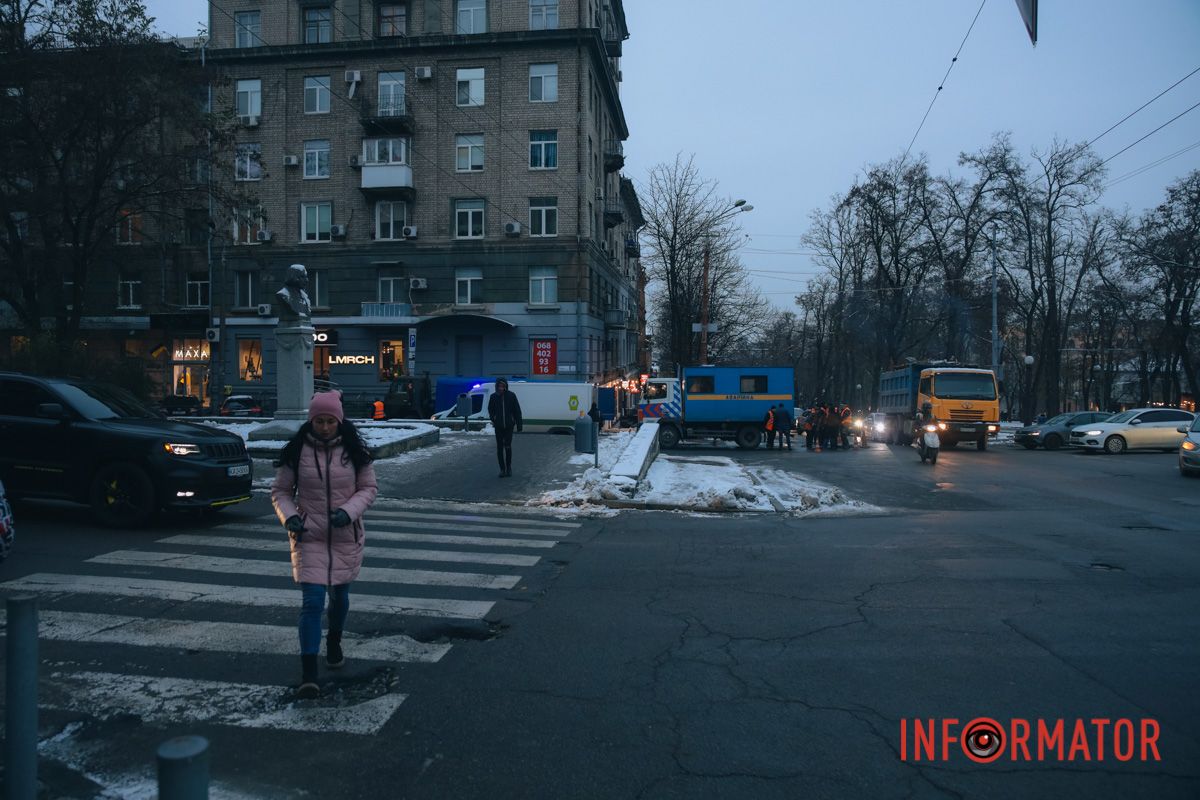 У середу, 22 листопада, на проспекті Яворницького прорвало каналізацію