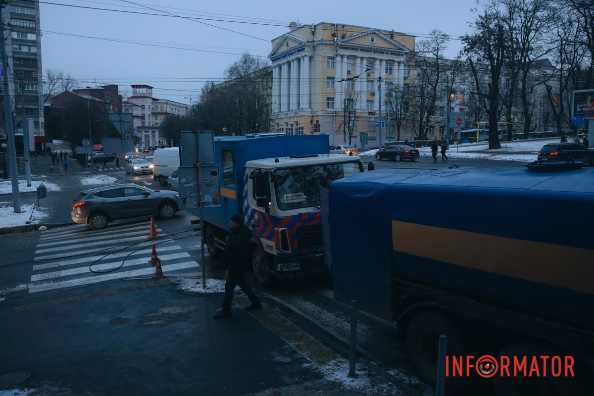 Станом на 15:50 тут працювали комунальники