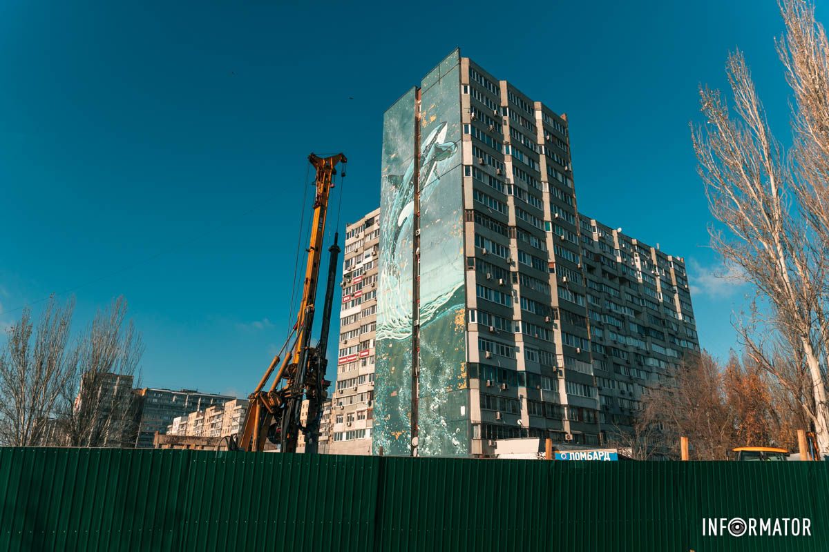 В октябре 2023 вокруг участка под застройку установили забор В октябре 2023 вокруг участка под застройку установили забор