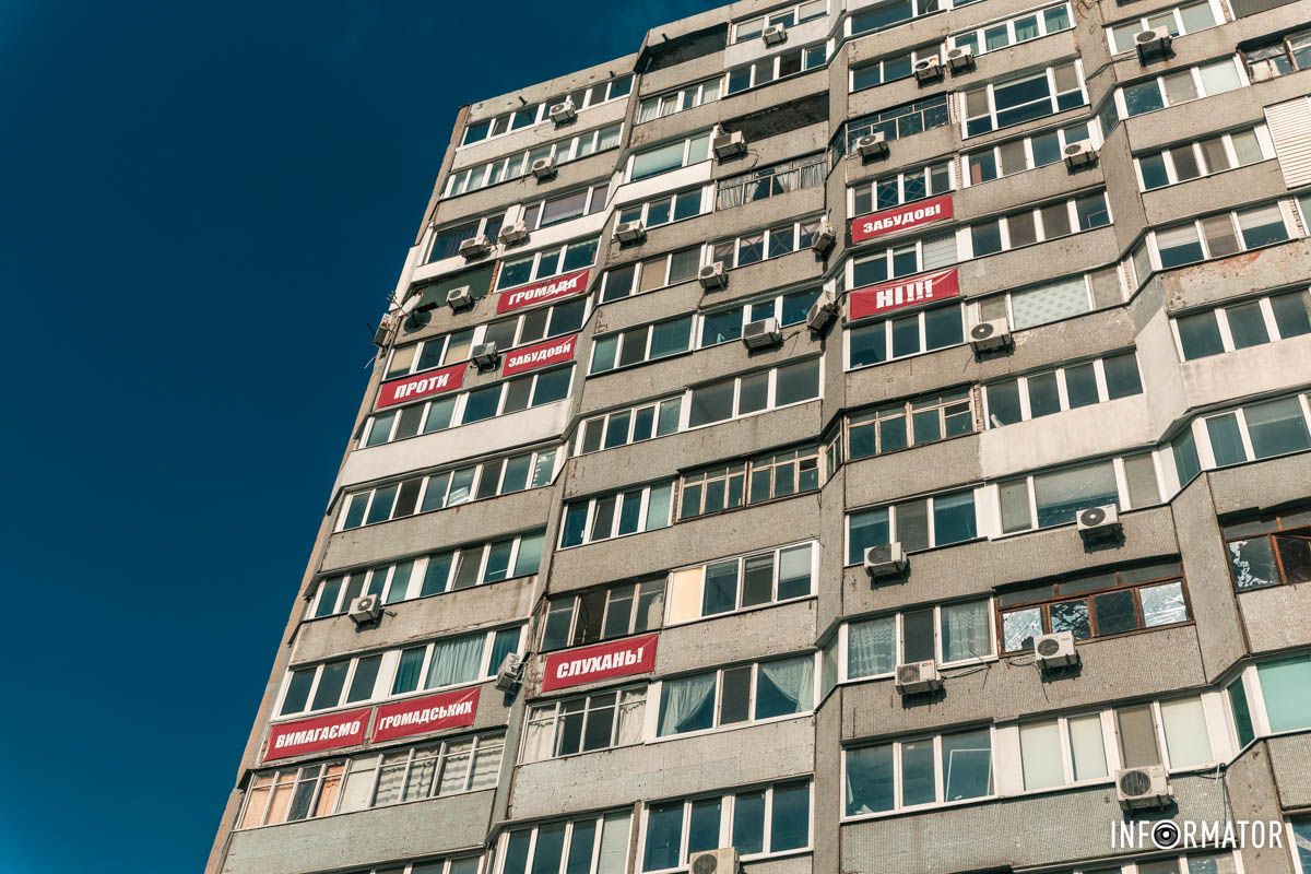 Солнечная Набережная, 60 – на балконах плакаты против строительства Солнечная Набережная, 60 – на балконах плакаты против строительства