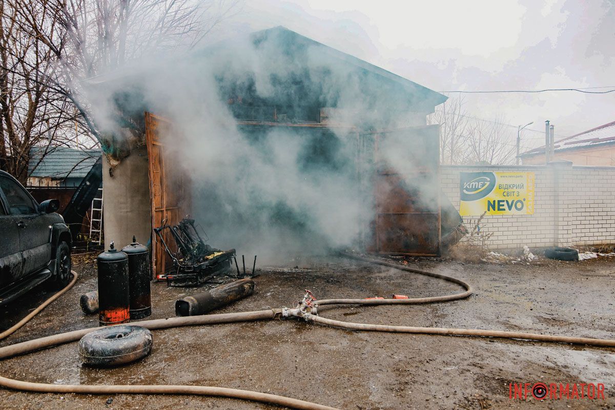 У четвер, 23 листопада, в районі перехрестя вулиць Старочумацької та Образцова сталася пожежа У четвер, 23 листопада, в районі перехрестя вулиць Старочумацької та Образцова сталася пожежа