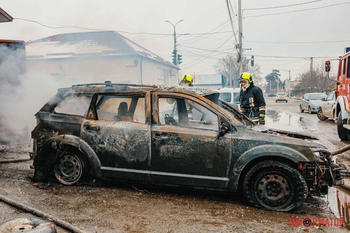 Автівку витягнули на вулицю о 13:42 Автівку витягнули на вулицю о 13:42